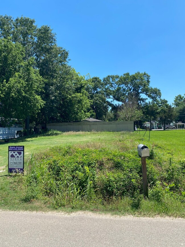 4921 Golden Forest St, Houston, TX 77091 - photo 2