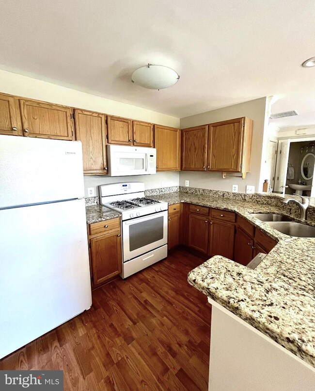 21809 Baldwin Square unit 300, Sterling, VA 20164 - photo 5