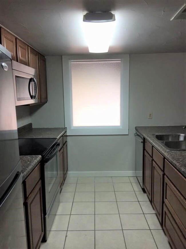 1720 Stonegate Dr unit 17, Denton, TX 76205 - photo 7