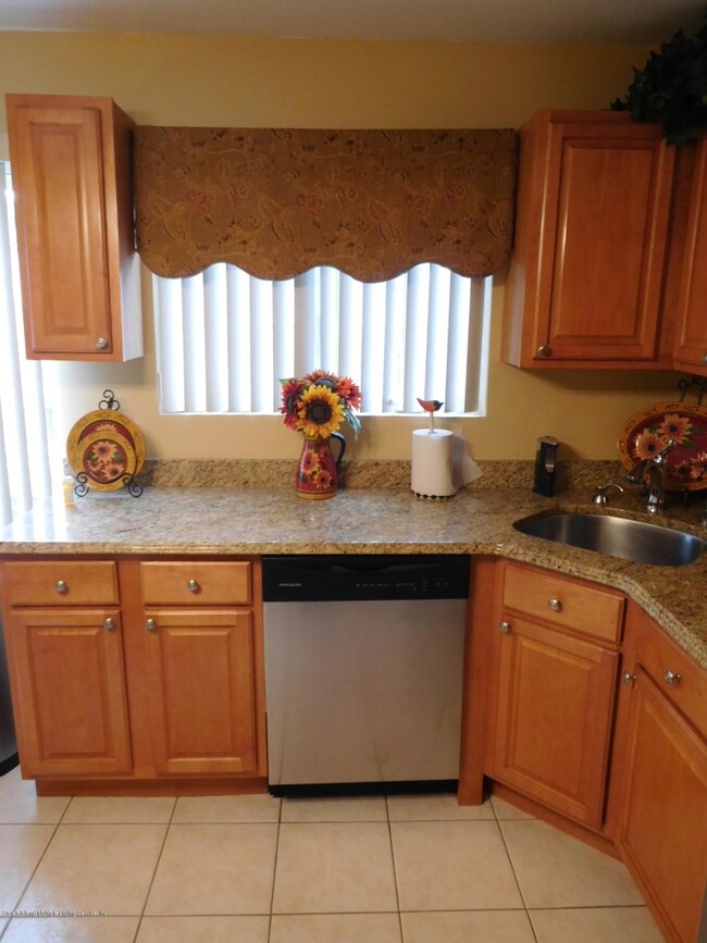 6 Dubois Ave unit B, Staten Island, NY 10310 - photo 2
