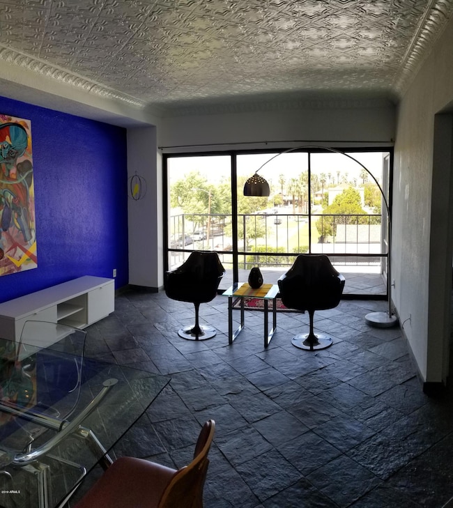 DINING & LIVING AREA
