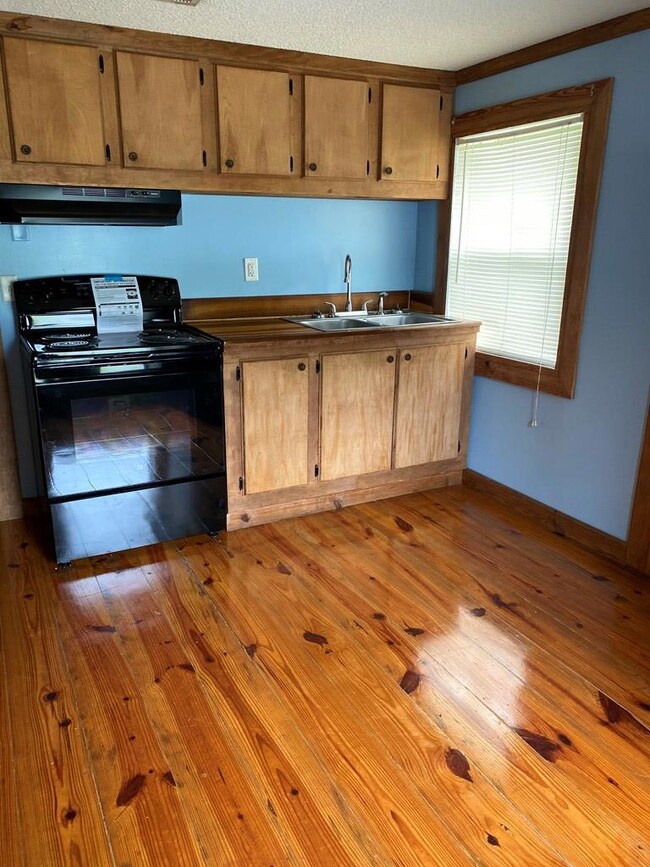 211 Gordon St W, Douglas, GA 31533 - photo 6