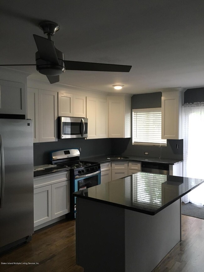 large Eait n Kitchen