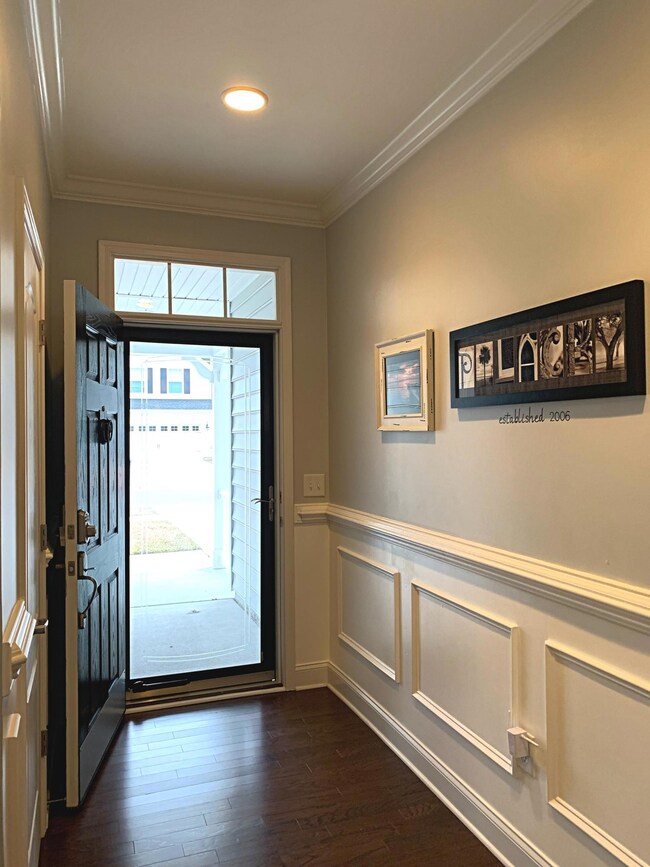 242 Overcup Loop -- Entry looking toward