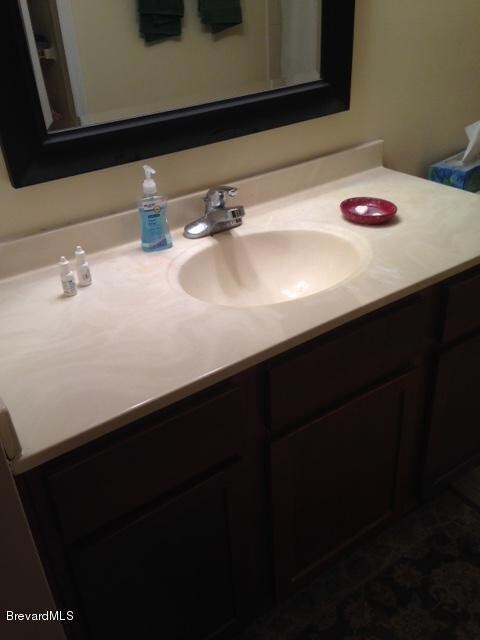 7170 Sunrise - guest bathroom