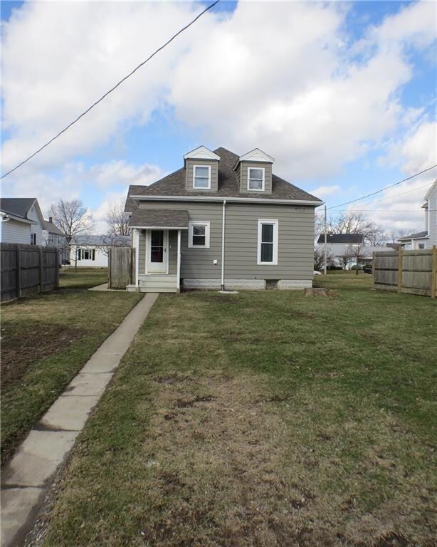 605 E Pearl St, Wapakoneta, OH 45895 - photo 2