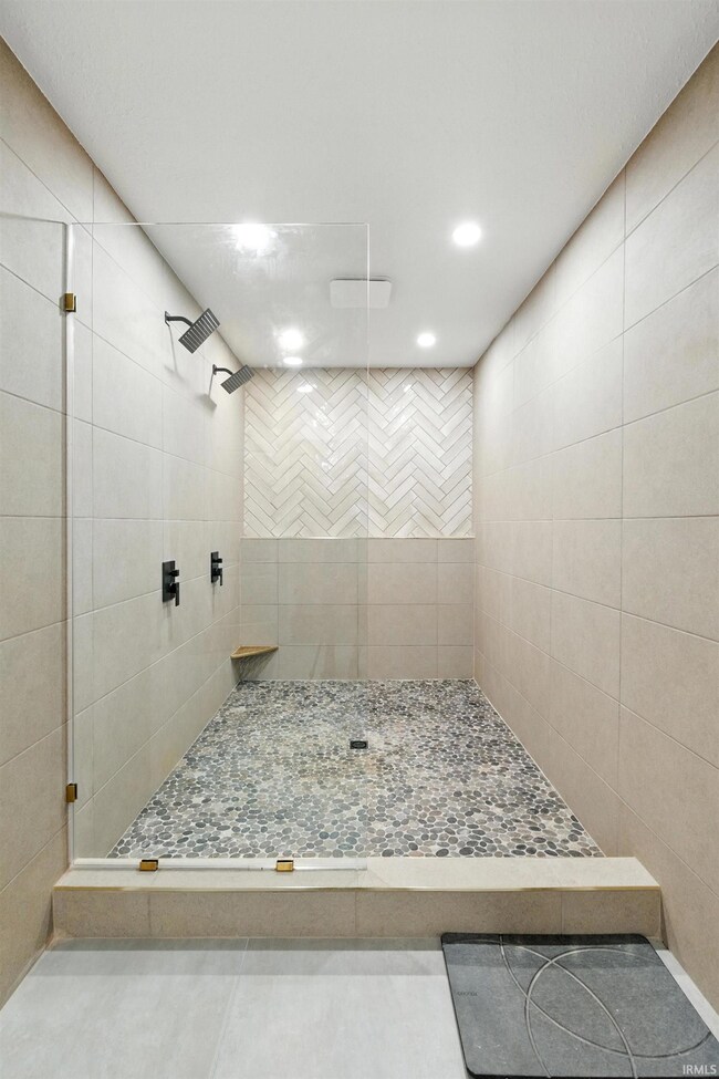 6511 W Cromwell Rd, Kimmell, IN 46760 - photo 2