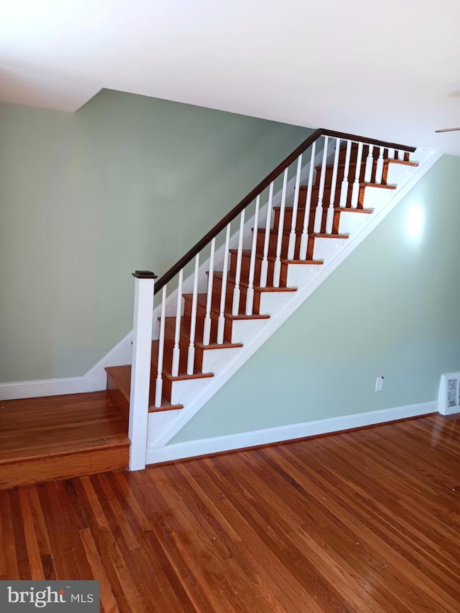 1027 Windsor Rd, Darby, PA 19023 - photo 2