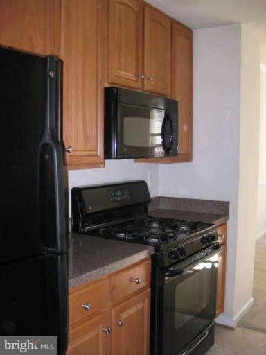 8923 Milford Haven Ct unit 23B, Lorton, VA 22079 - photo 2
