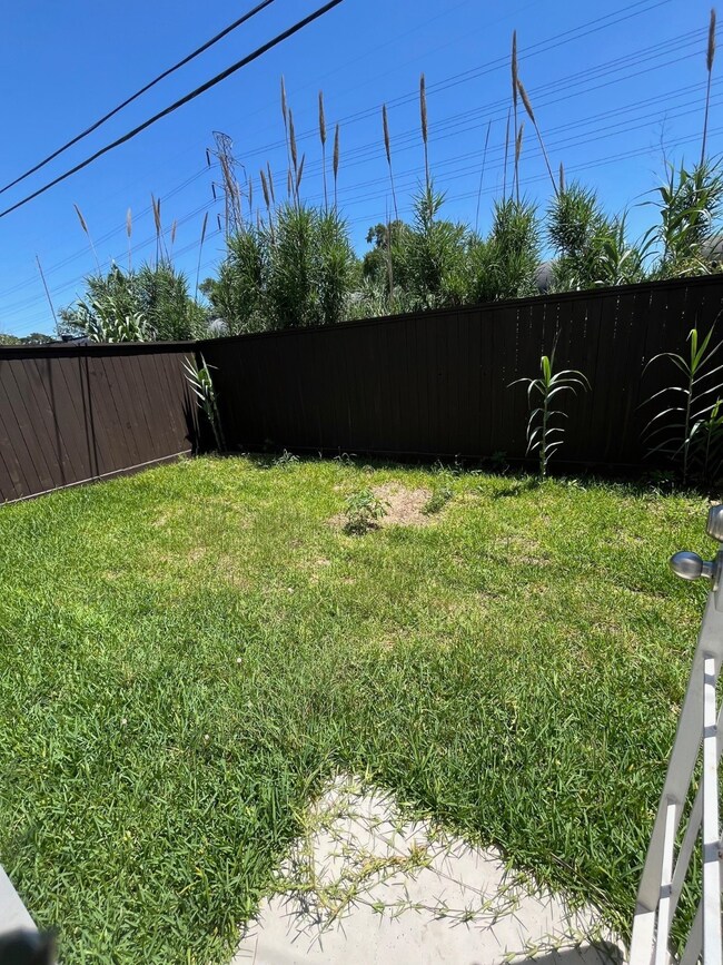 2002 Lynnfield Unit A St, Houston, TX 77093 - photo 5