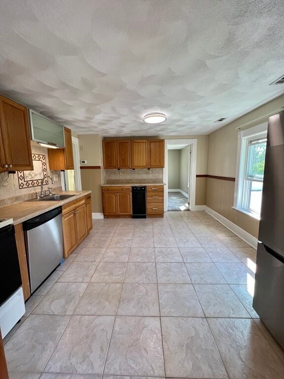 62 Poplar St unit 2, Danvers, MA 01923 - photo 7