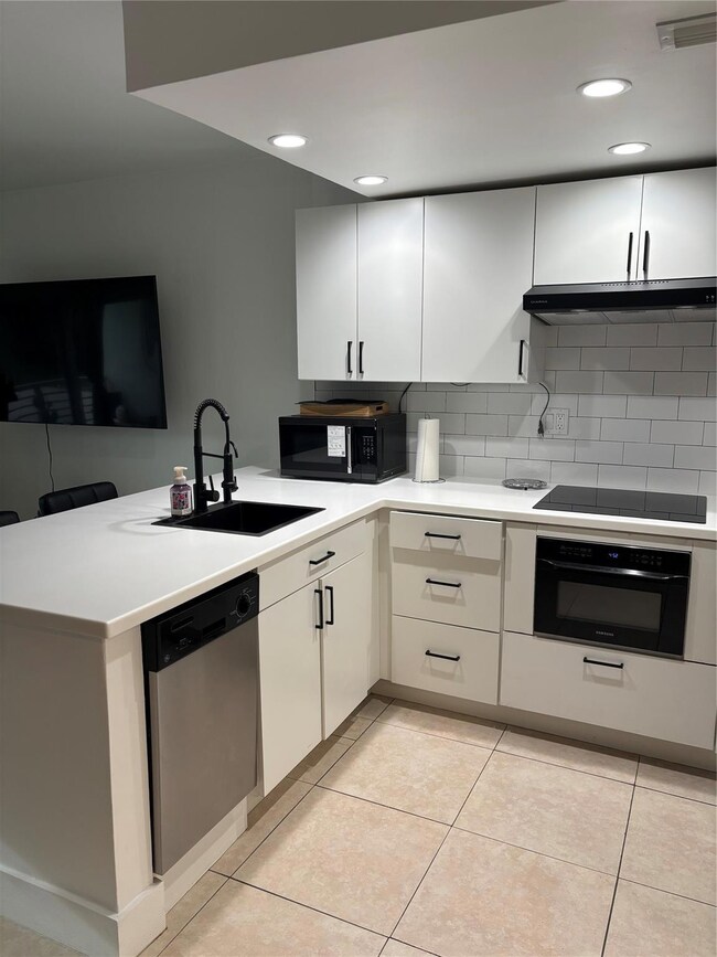 Lauderdale Tower unit 2B, Fort Lauderdale, FL 33306 - photo 4