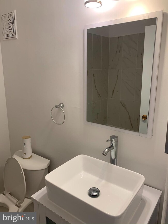 806 Henri Ct unit 806, Burlington, NJ 08016 - photo 2