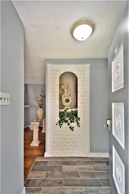 537 W Leslie St, Allentown, PA 18103 - photo 3