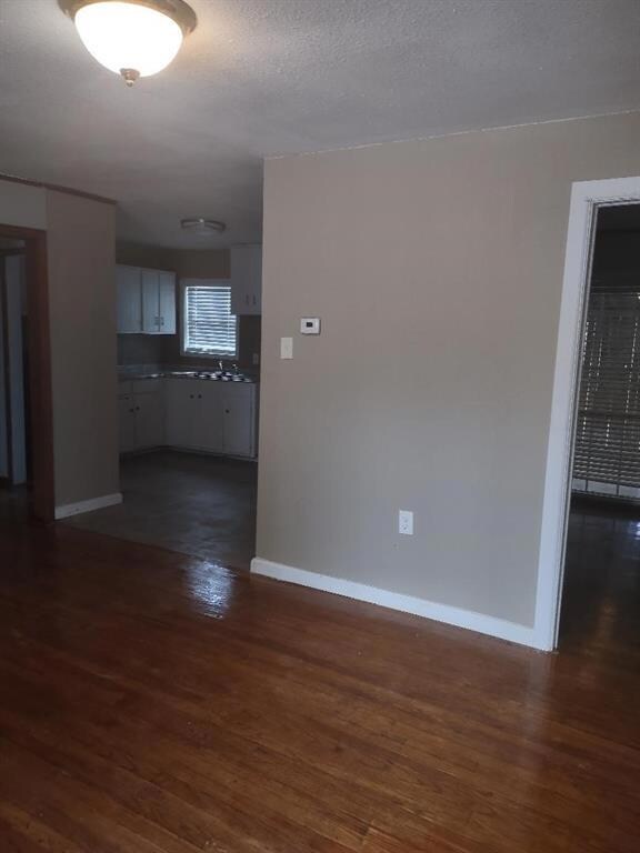 1026 SW 4th St, Grand Prairie, TX 75051 - photo 6