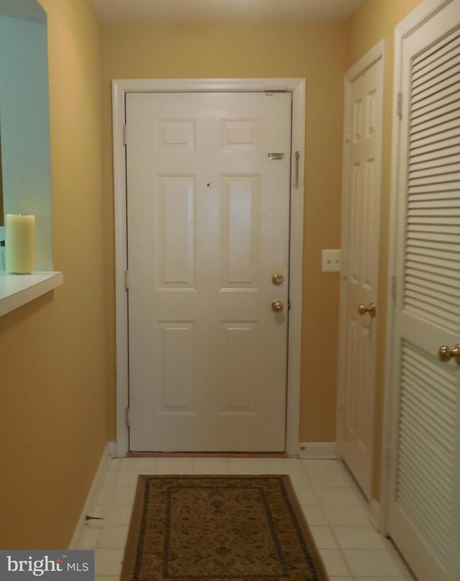 14184 Cuddy Loop unit 203, Woodbridge, VA 22193 - photo 2