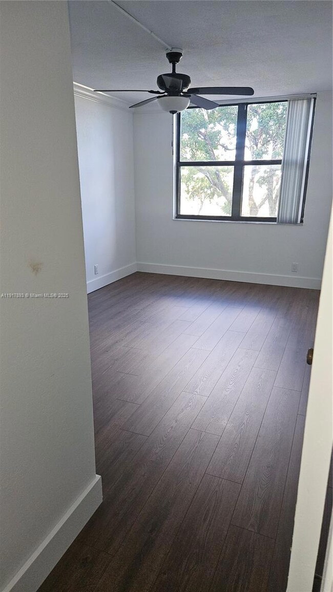 105 Lake Emerald Dr unit 311, Oakland Park, FL 33309 - photo 5