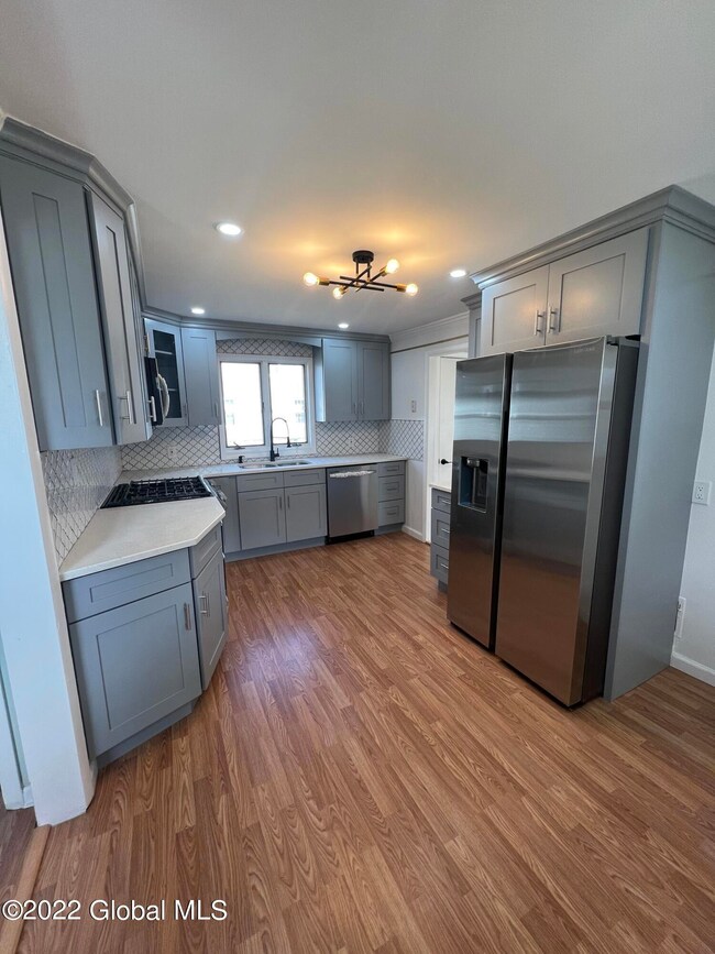 1821 Ferguson St, Schenectady, NY 12303 - photo 4