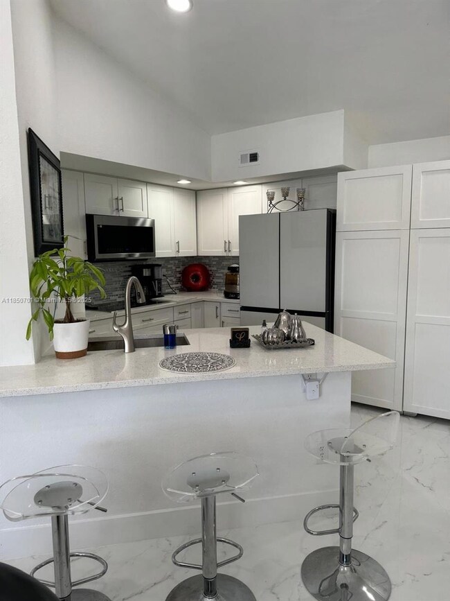 12650 Vista Isles Dr unit 923, Plantation, FL 33325 - photo 4