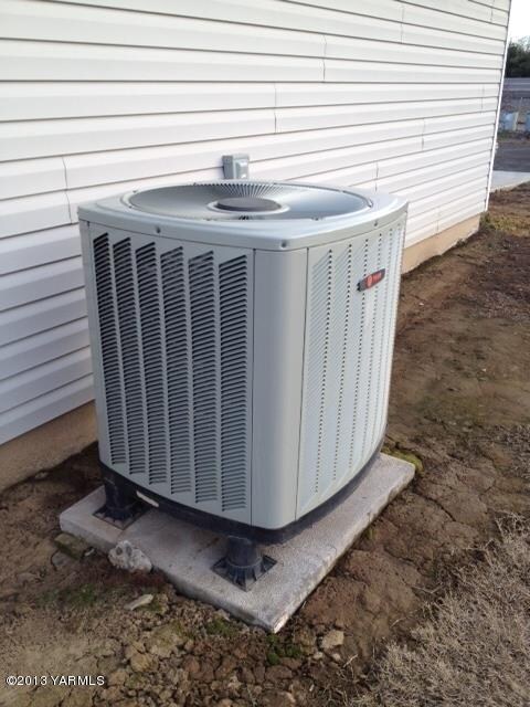 328 S Holly Dr, Moxee, WA 98936 - photo 7