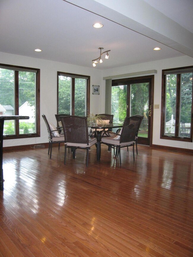 2 eating area
