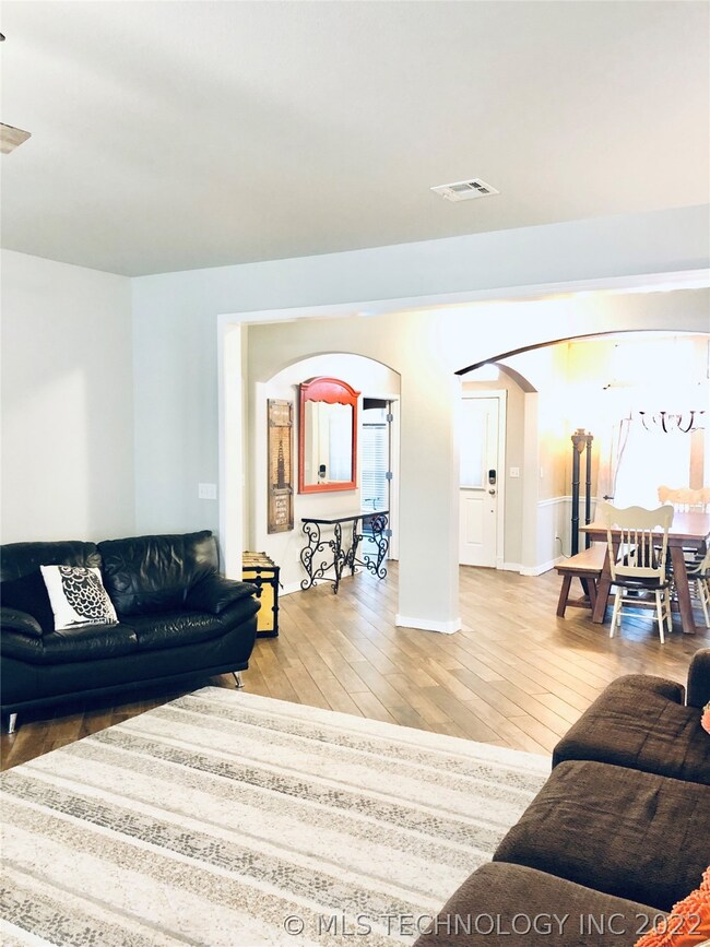 306 E 112th St S, Jenks, OK 74037 - photo 4