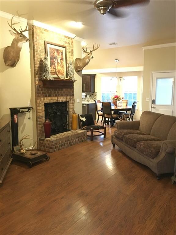 1955 Glenbrook Dr, Shawnee, OK 74804 - photo 4