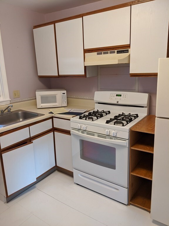 1554 Memorial Ave unit 2, West Springfield, MA 01089 - photo 4