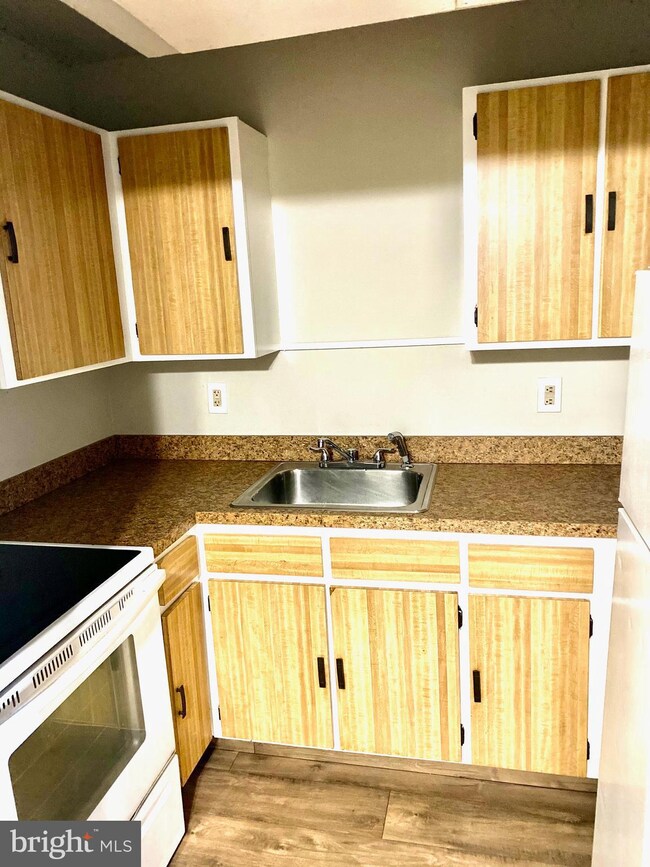 100 E Glenolden Ave unit S4, Glenolden, PA 19036 - photo 5