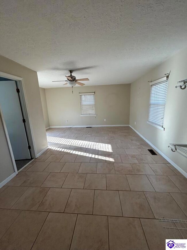 948 Hill St, Radcliff, KY 40160 - photo 6