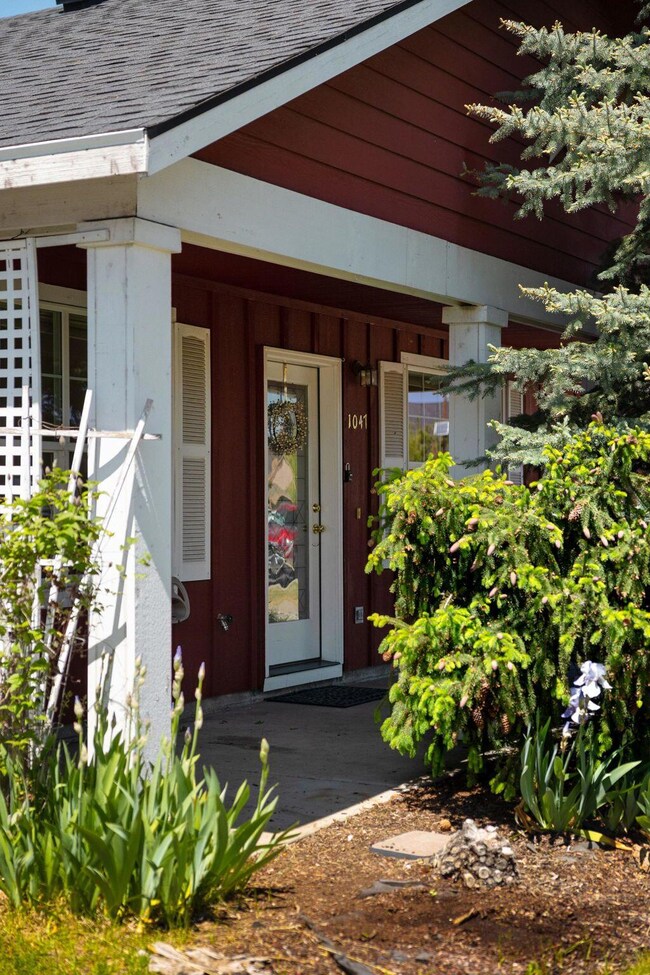 1047 SW 31st St, Redmond, OR 97756 - photo 4