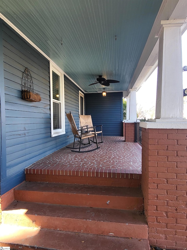 210 E Fairview Ave, Greer, SC 29651 - photo 3