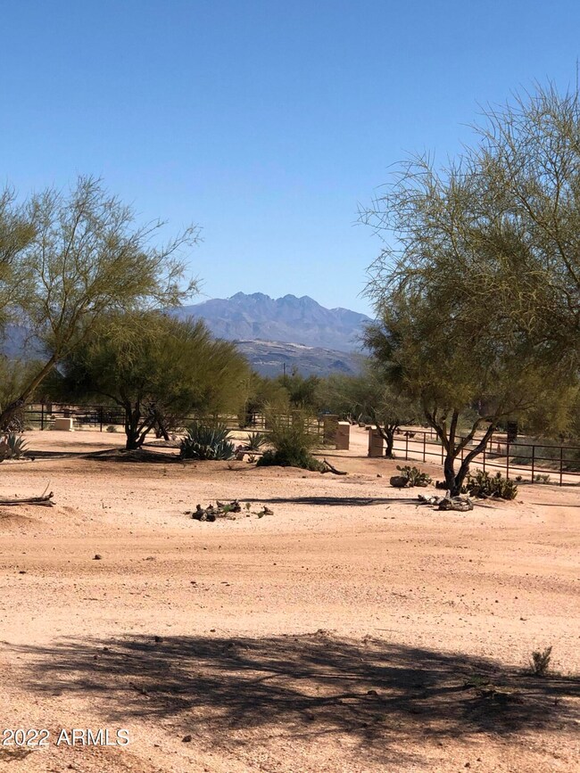 FOUR PEAKS TO THE EAST