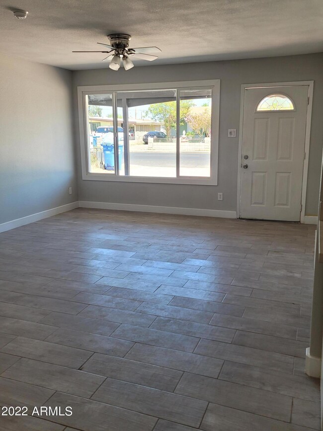 2336 N 48th Ln, Phoenix, AZ 85035 - photo 2