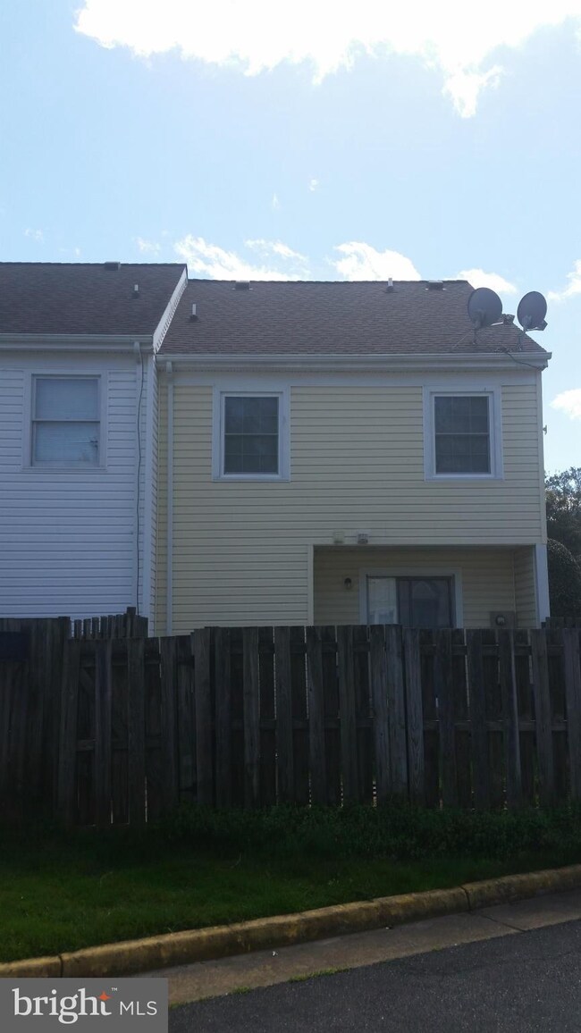 911 Madison Ct, Stafford, VA 22556 - photo 2