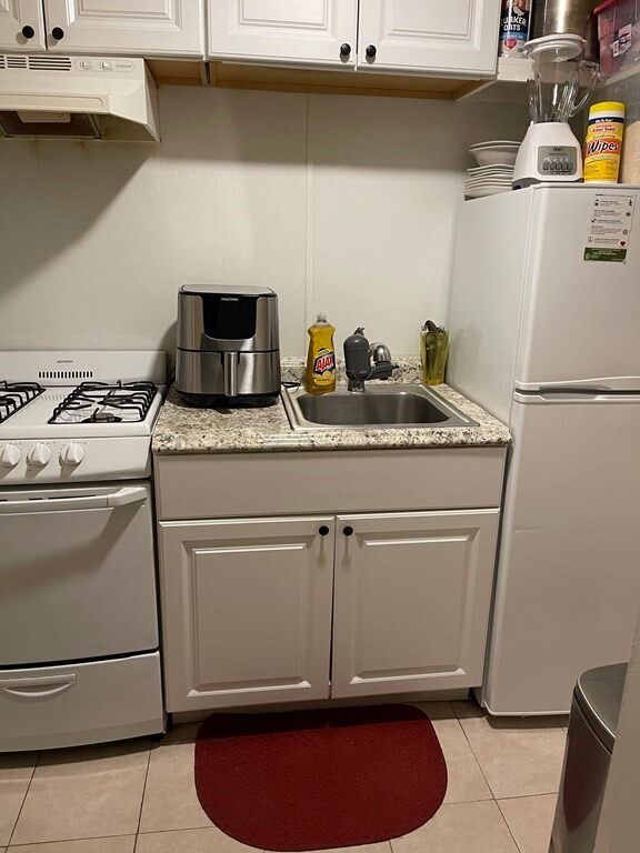 274 E Haverhill St unit 3, Lawrence, MA 01841 - photo 2