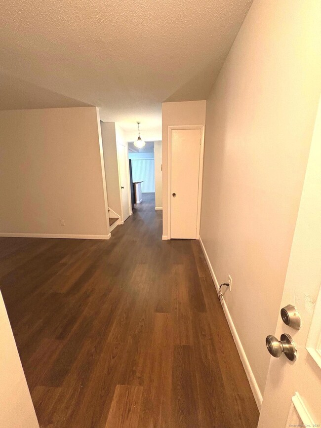 9 Patricia Rd unit E, Bridgeport, CT 06606 - photo 4