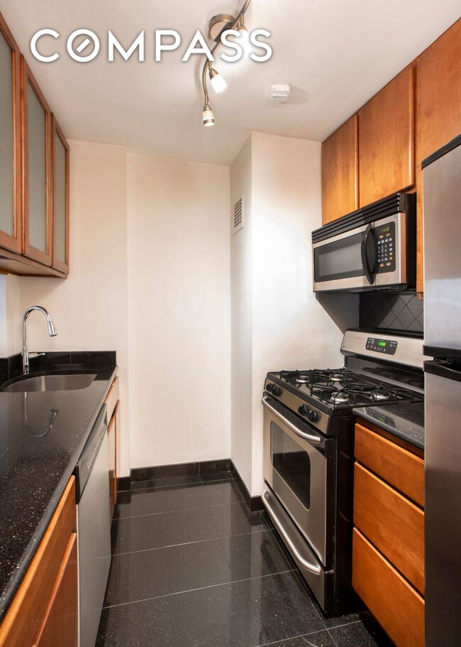 The Landmark unit 803, New York, NY 10022 - photo 4