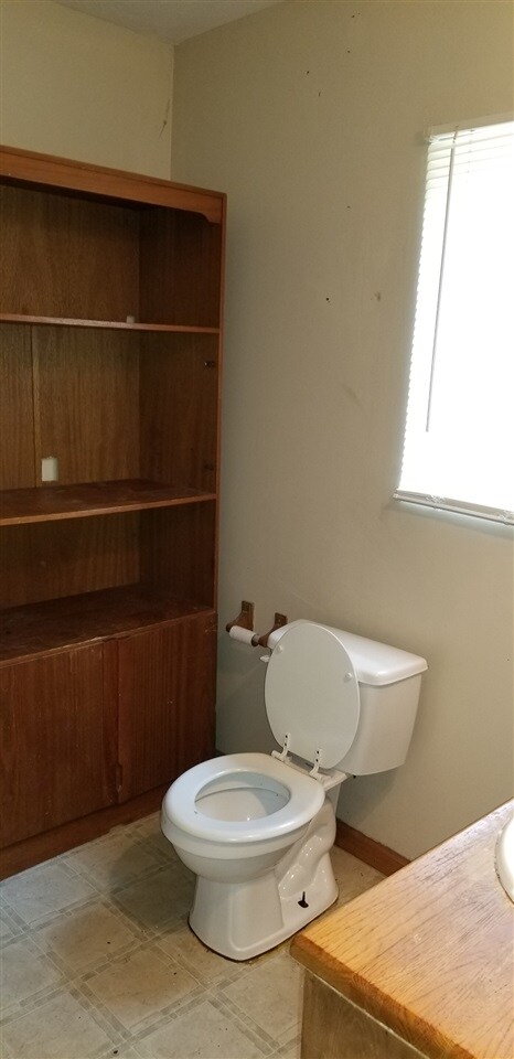 239 W Cleveland Ave, Elkhart, IN 46516 - photo 4