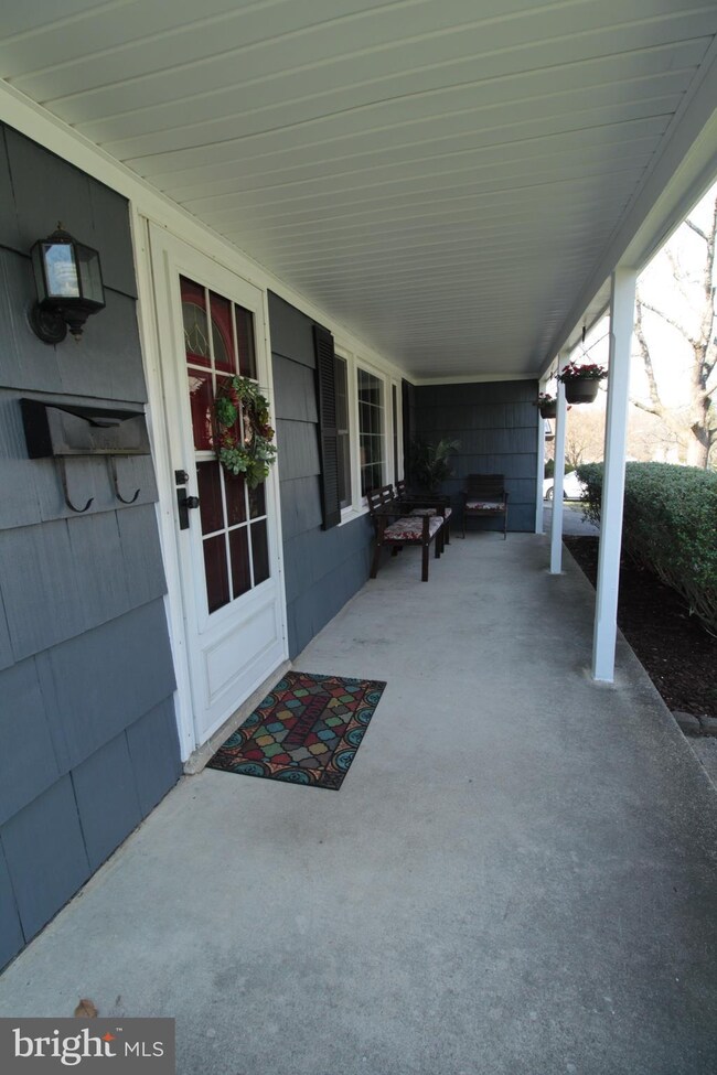 13427 Idlewild Dr, Bowie, MD 20715 - photo 3