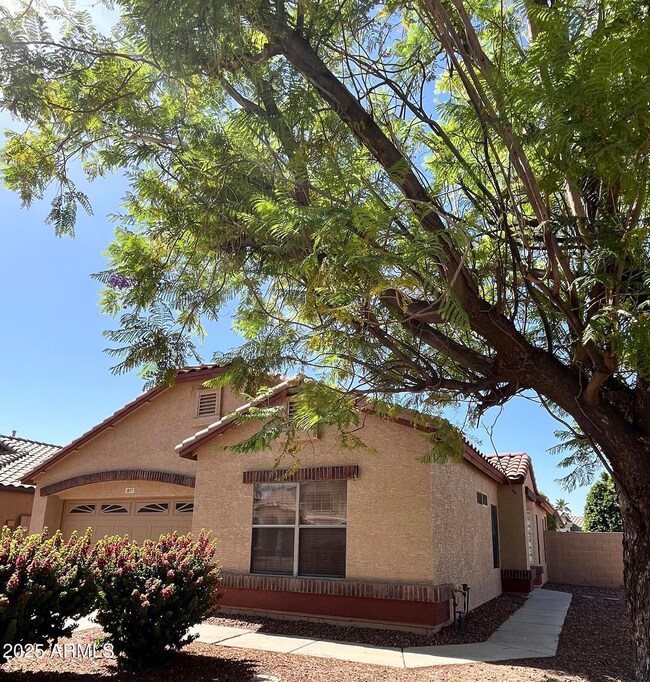 1827 E Carla Vista (8)