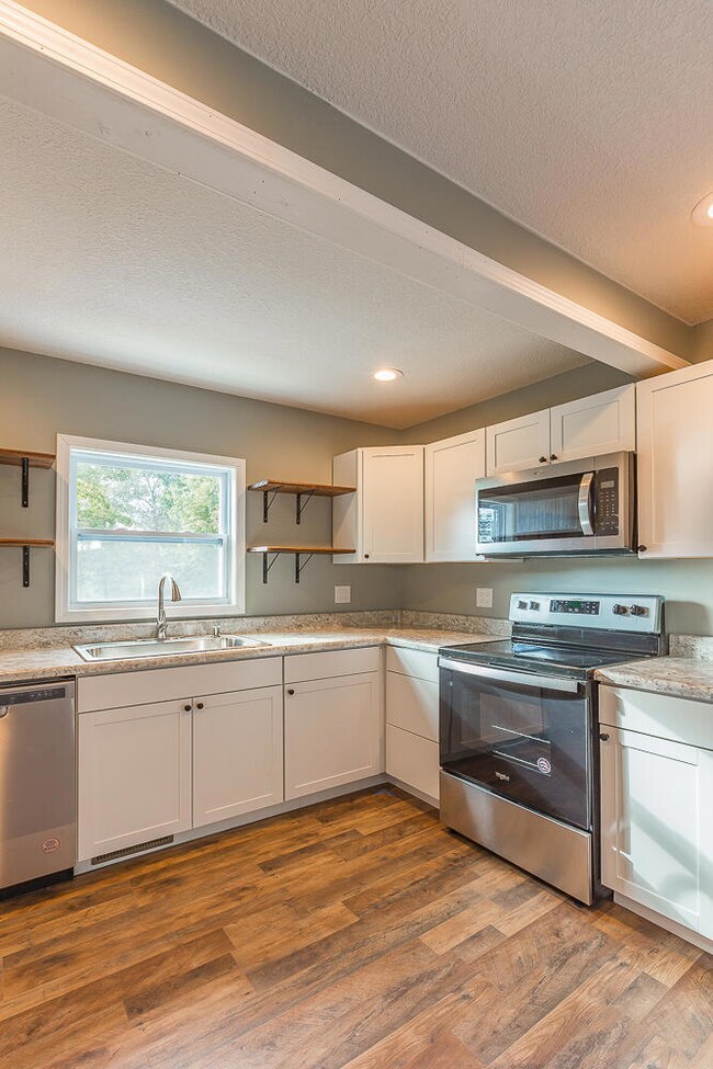 907 Crest Drive HD -14