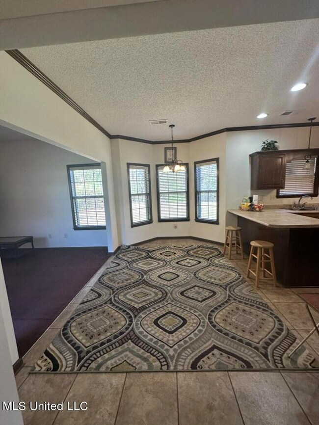 Bay window/Breakfast area