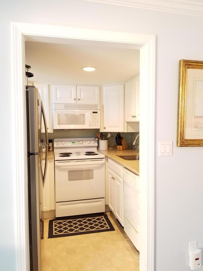 272 Craigville Beach Rd unit 19, Hyannis, MA 02601 - photo 6