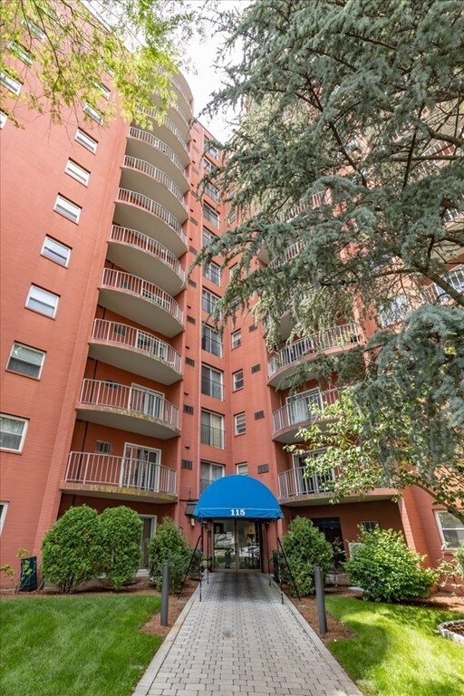 Sagamore Place Condominiums unit 204, Quincy, MA 02171 - photo 2