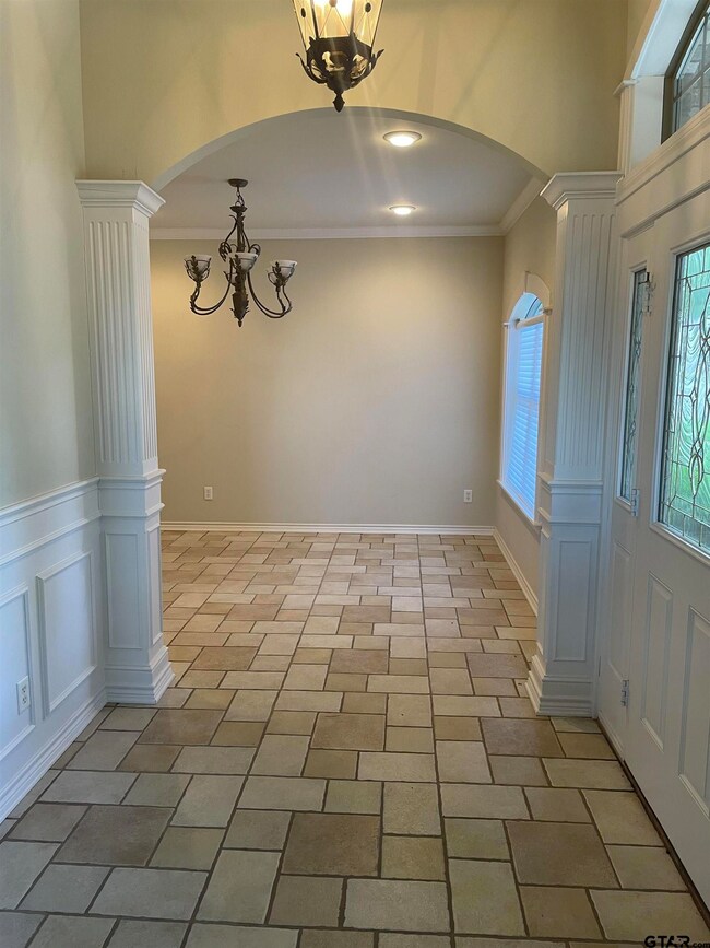 1161 Garden Park Cir, Tyler, TX 75703 - photo 2