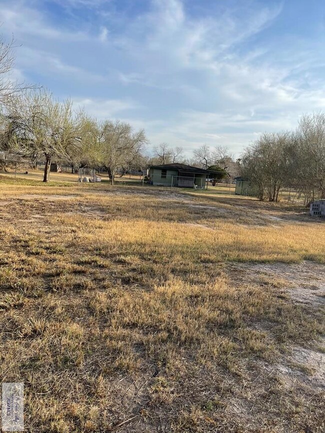 1505 Santa Maria St unit R W1/2, Weslaco, TX 78596 - photo 3