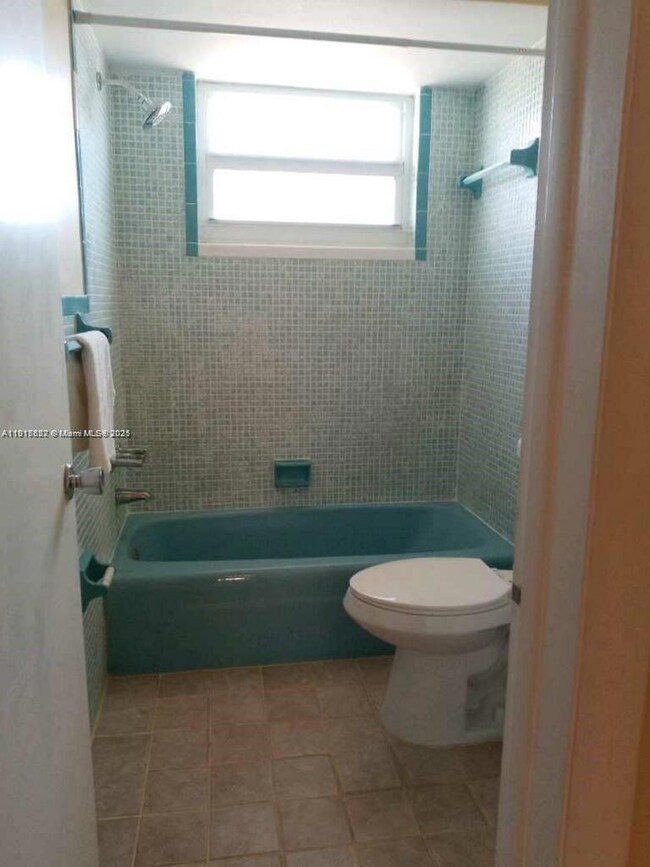 1702 Mckinley St unit 6, Hollywood, FL 33020 - photo 5