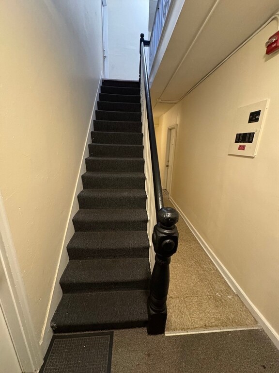 28 Grand St, Lowell, MA 01851 - photo 6