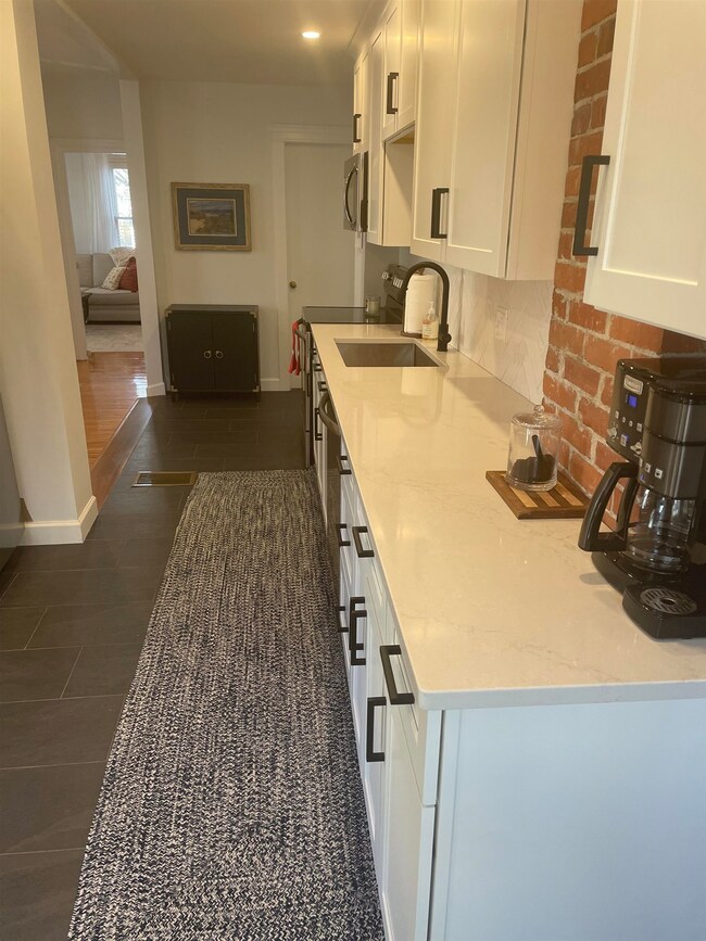 220 Wibird St, Portsmouth, NH 03801 - photo 4